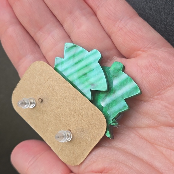 Adorable Acrylic Cat On A Tree Post Earrings, NWT - Picture 6 of 6